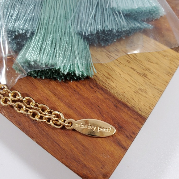Miss Ivy Pearl Tassel Necklace - Picture 5 of 5